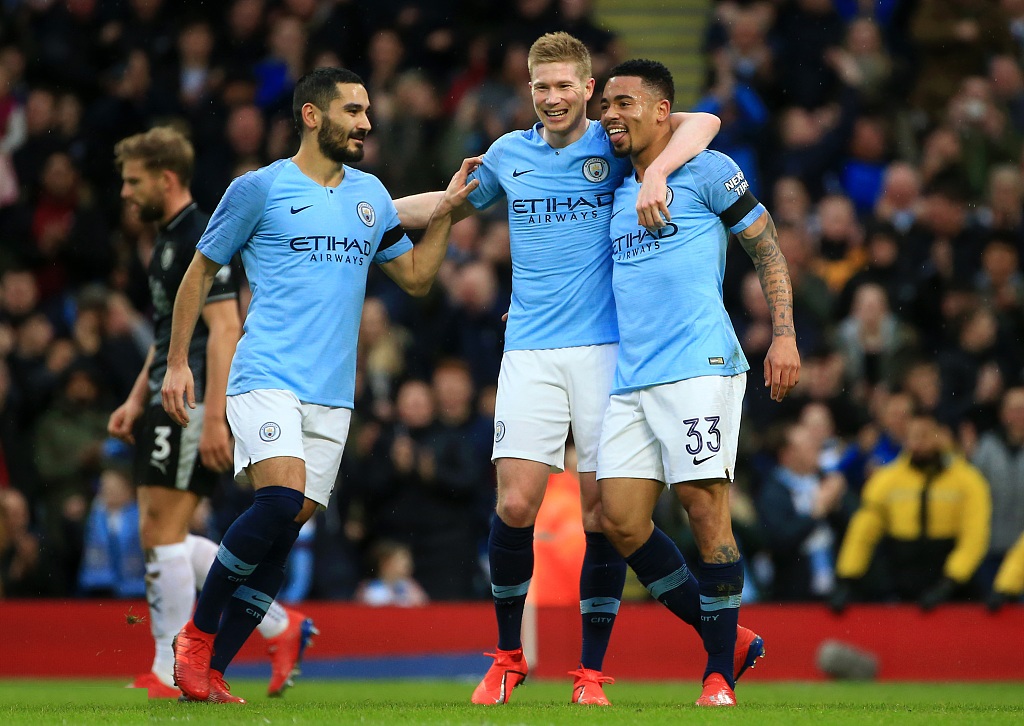 小豌豆替补出场错失反超比分的点球，之后球队被补时绝杀