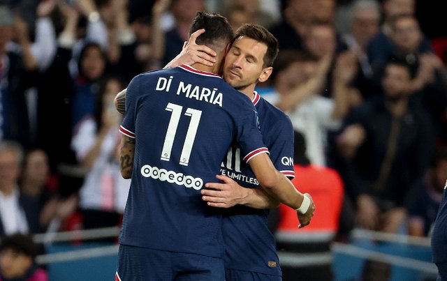 祝福！阿森纳前锋萨卡社媒官宣与相恋5年的女友求婚成功