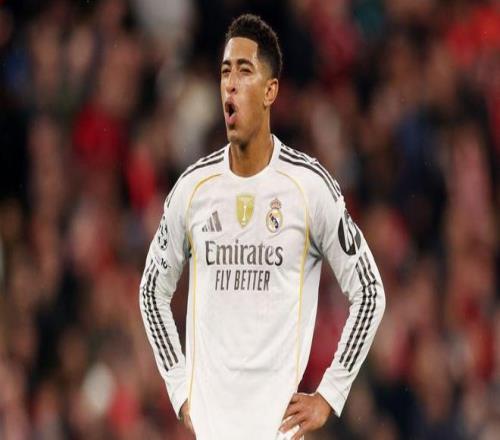 利物浦主帅斯洛特做出惊人决定：萨拉赫罕见坐上替补席