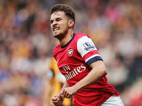 融于池畔，简于形制；瑞典高尔夫球场度假木屋设计