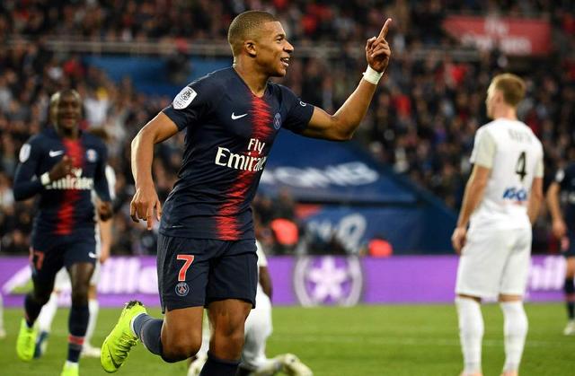 邮报：曼联等队关注赫塔小将艾希霍恩，他被拿来与克罗斯比较